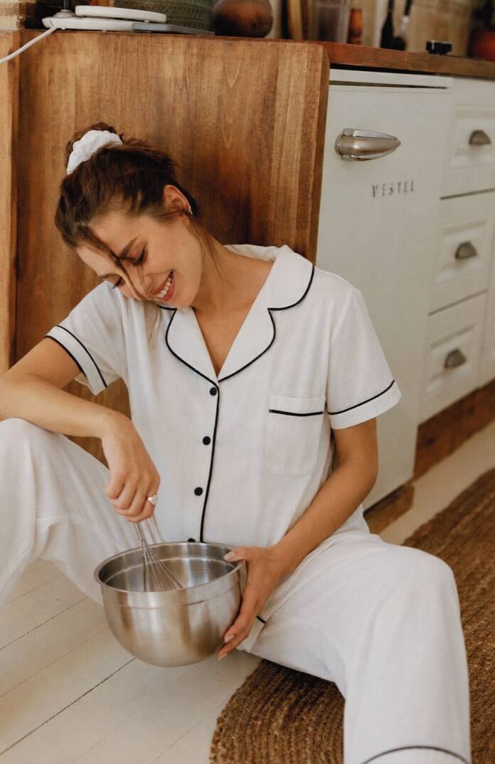 Siyah Biyeli Pijama Takımı - 1